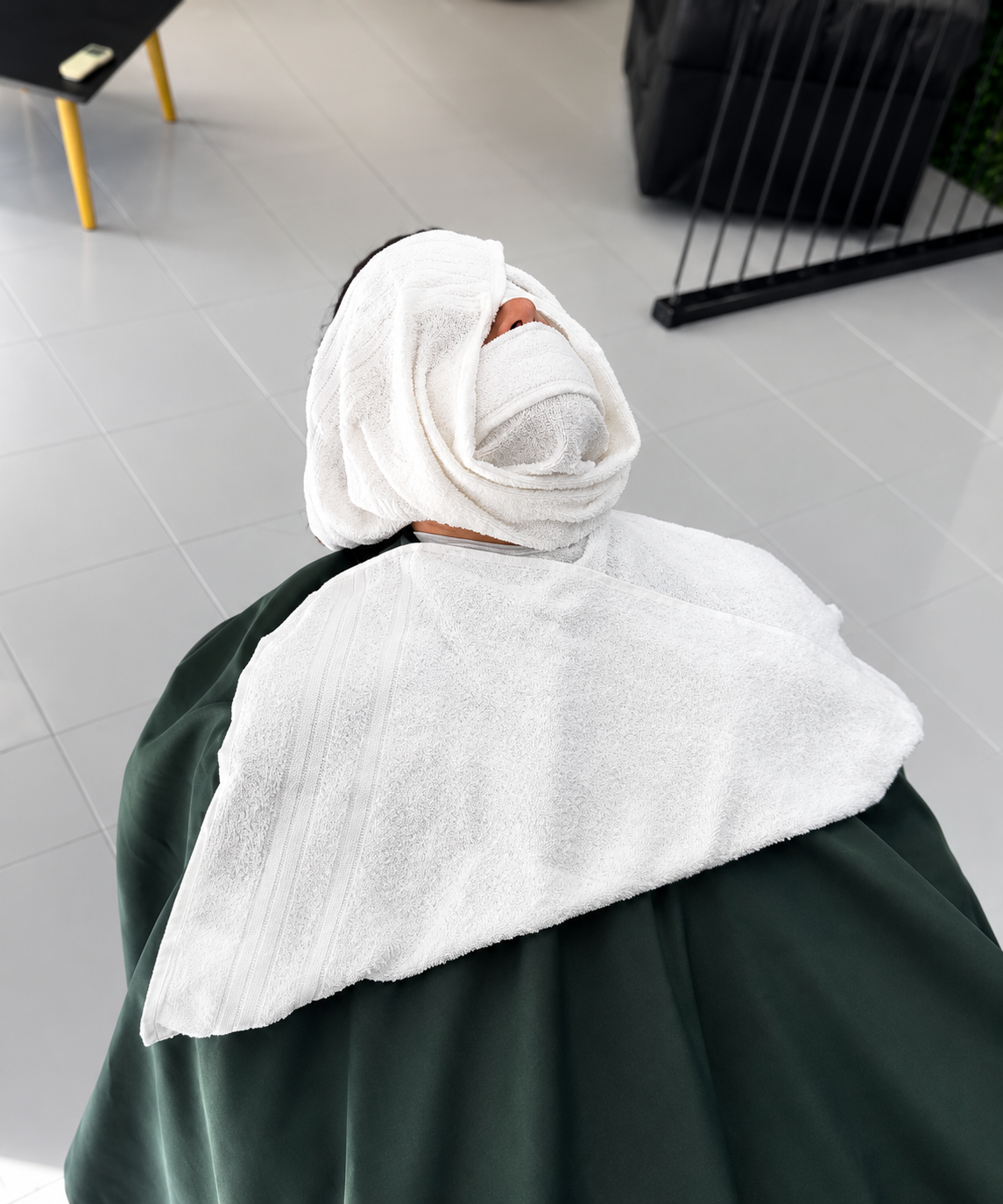 Serviço de barboterapia profissional com toalha quente